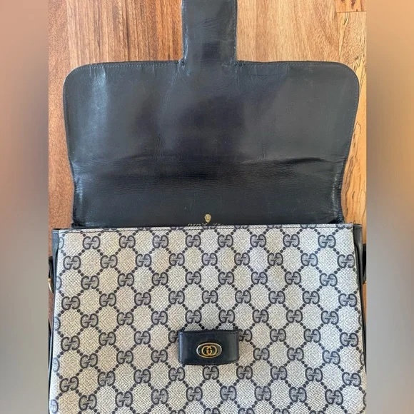 Gucci Authentic Vintage Medium GG Supreme Messenger Bag - Picture 8 of 15